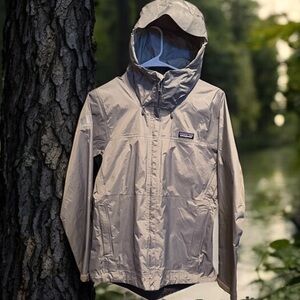 Patagonia Women's Torrentshell 3L Rain Jacket in grey, “size small”